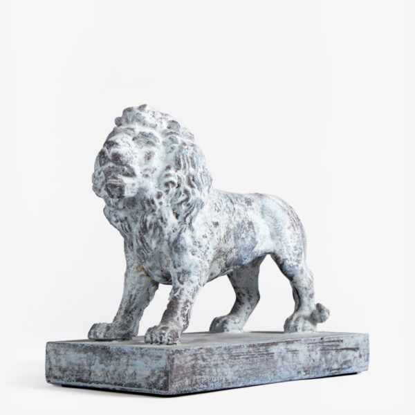 paardenhoofd op metalen standaard