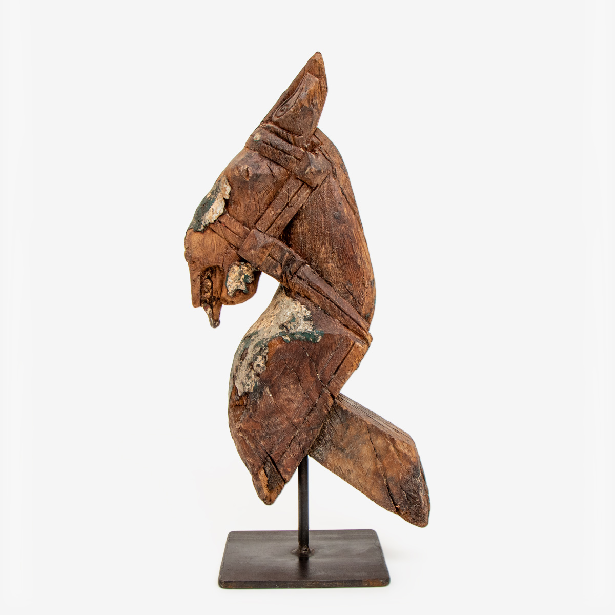 paardenhoofd op metalen standaard